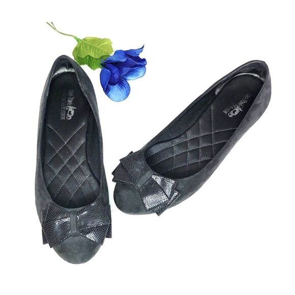 - Coach & Four Black Round Toe Flats, Size 8 - Picture 1 of 6
